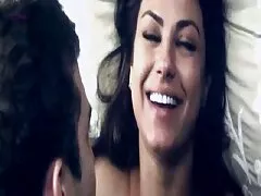Vanessa è stata catturata con un vibratore amatorial hard e ha messo un cazzo in bocca.