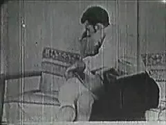 Negrite film hard amatoriali italiani accarezza e inserisce dildo nella figa.