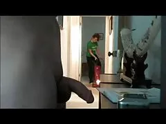 Cagna si masturba professionalmente e amatoriali video hard dando pompino.