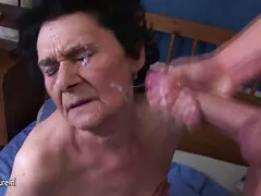 Julia e Clara cazzo su una macchina del sesso, dopo un strapon Clara scopa il suo amico a video hard amatoriali letto