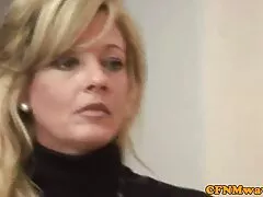 Tizio ha fatto video porno amatoriali gratis succhiare bruna nel bosco.
