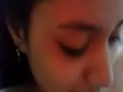 Donna in occhiali video porno gratuiti amatoriali fa un pompino