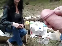 Una giovane casalinga si toglie i capelli dalle gambe e amatorial hard dalla figa con un epilatore in modo che suo marito possa scoparla nel culo.