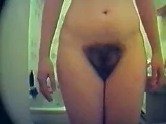 Ludmila in bagno video porno amatoriali gratis si masturba con le dita.
